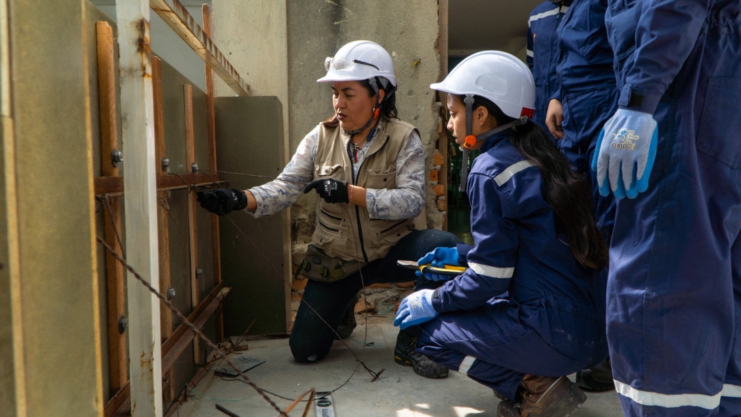 foto de instructor con aprendices