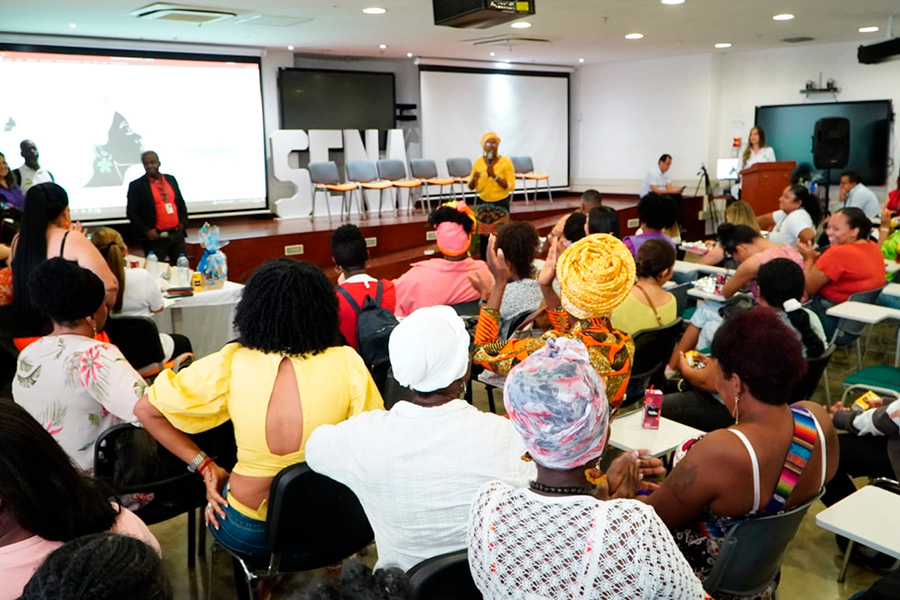 La estrategia de inclusión y equidad de género brinda formación y otras herramientas para que la mujer pueda desempeñarse en sec