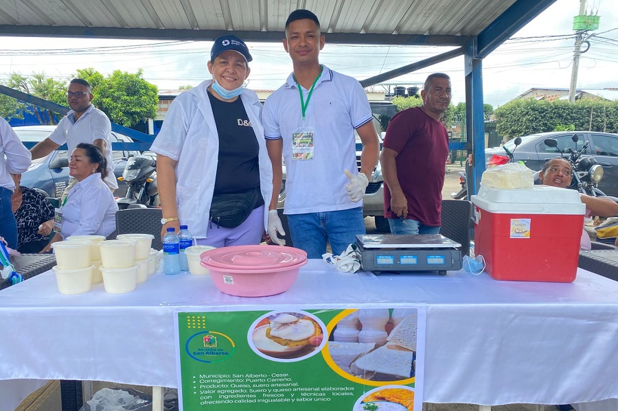 Emprendedores de la región hicieron presencia en el Mercado Campesino y comercializaron sus productos.  