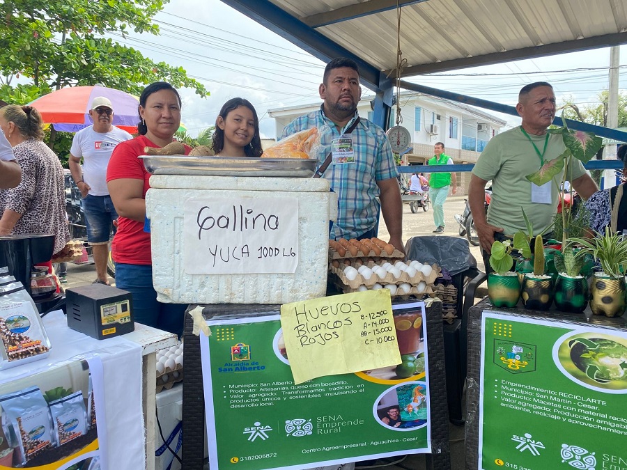  Emprendedores de la región participaron de manera activa en el Mercado Campesino.  