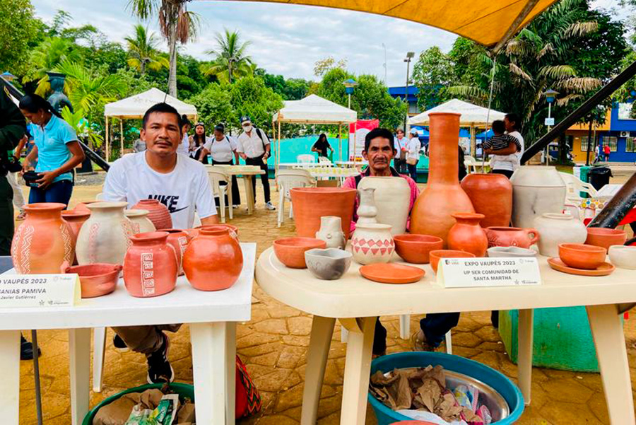 Emprendedores indígenas de las unidades productivas del programa SENA Emprende Rural SER en Mitú, Vaupés.   