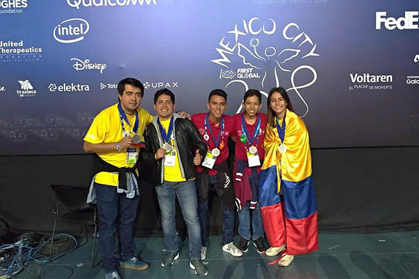 Aprendices SENA obtienen medalla de plata en Mundial de Robótica