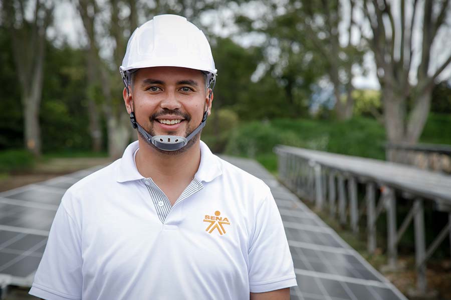 Imagen sobre algunos aprendices del SENA siendo parte del grupo empresarial argos