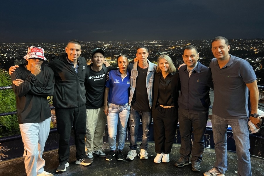 El Dir. Fernando José Muriel Andrade y la secretaria de Cultura visitaron la comuna 20 de Cali con el propósito de impulsar el t