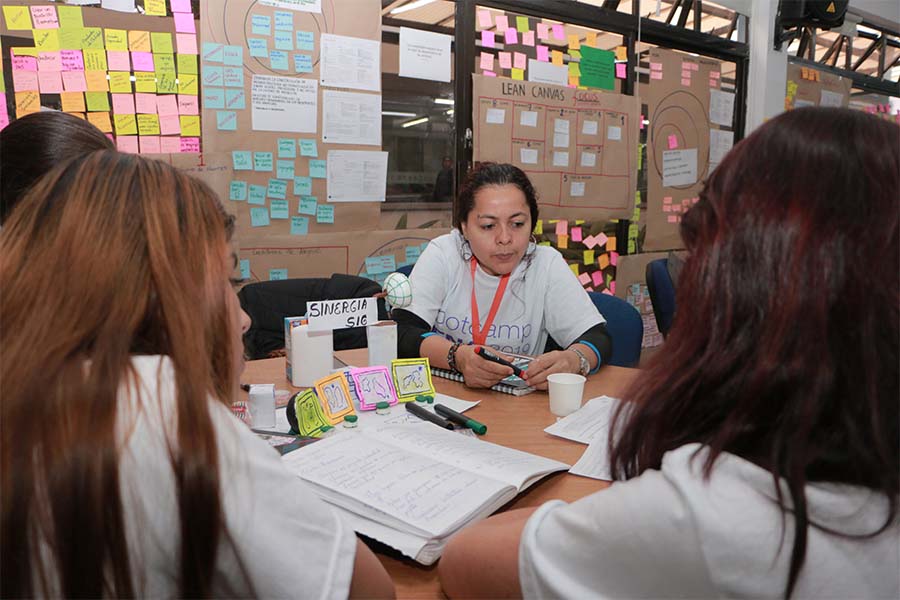 Imagen sobre certificación internacional al centro de desarrollo empresarial SENA Antioquia