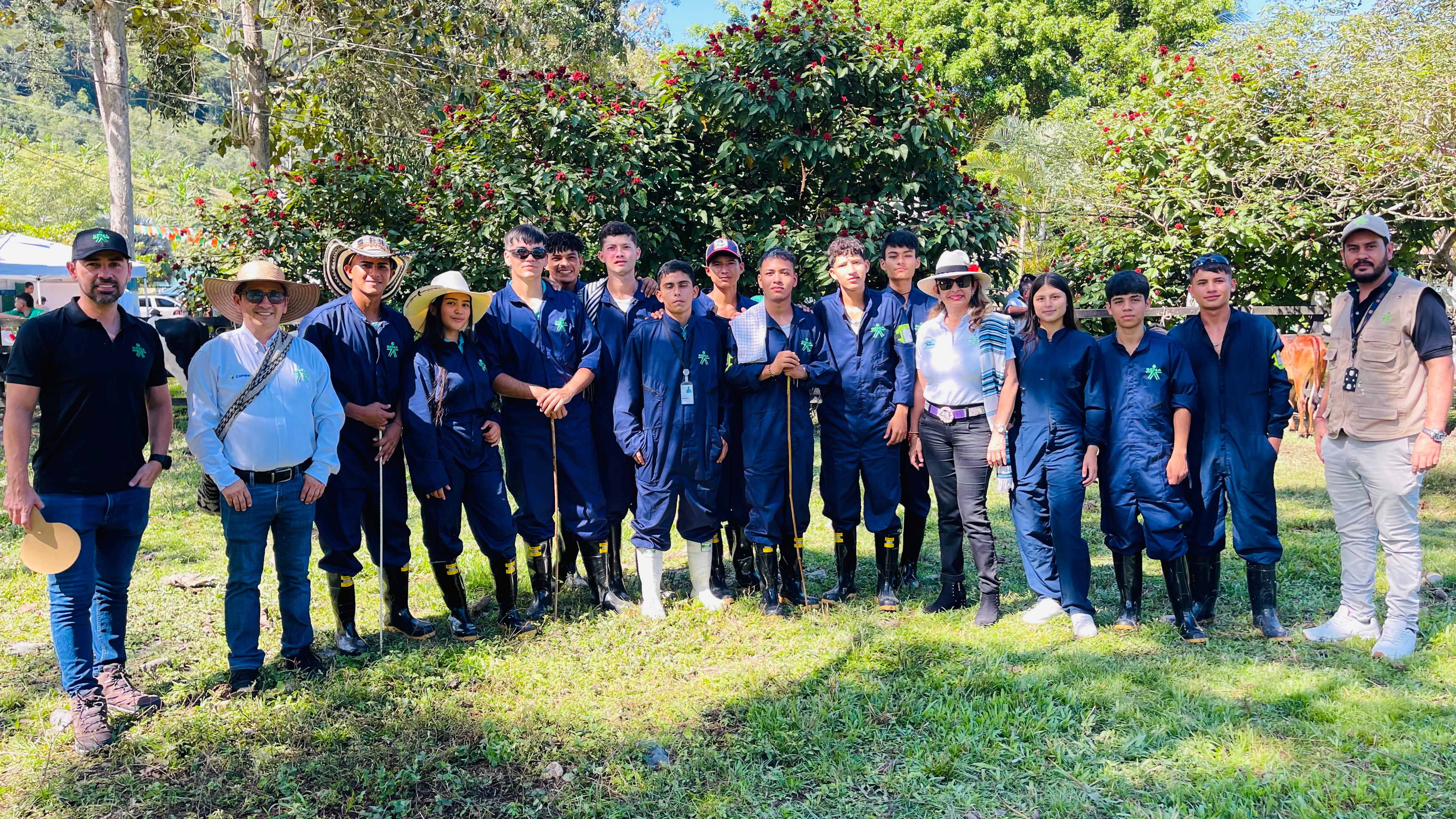Aprendices SENA en ejercicio de subasta ganadera.