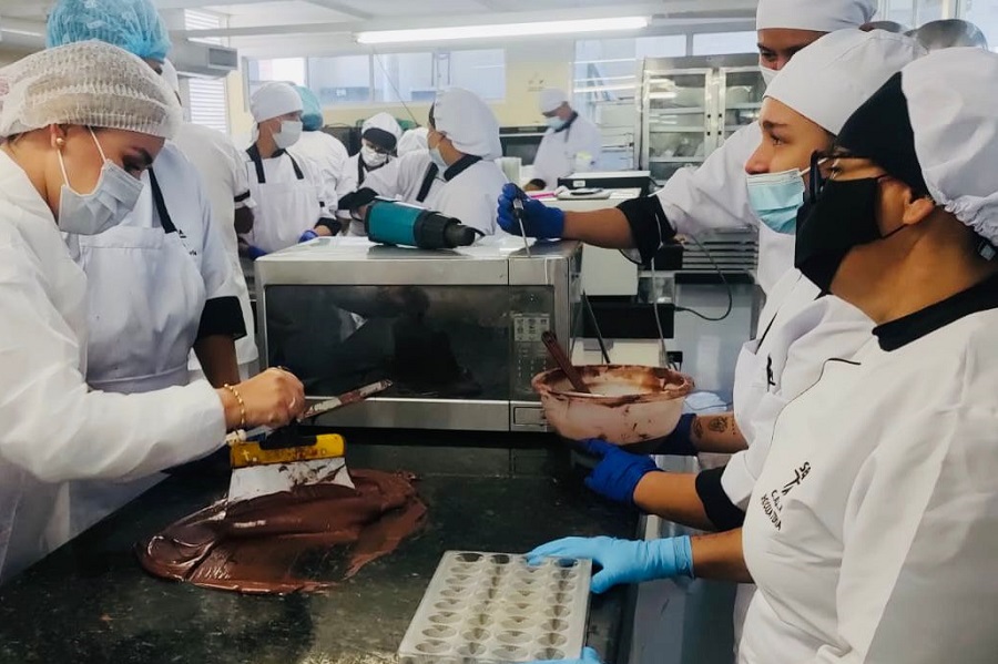 Directora de Equidad y Género de Santander recorre el CASA.