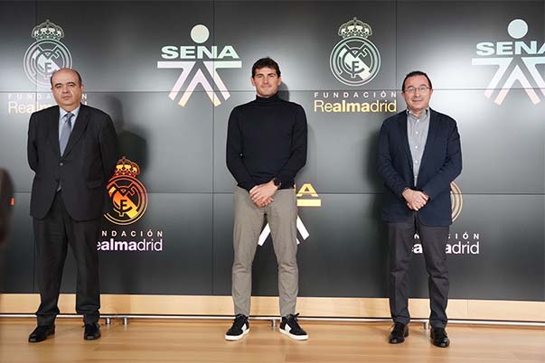 Julio González, Dir. Gerente de la Fundación Real Madrid, su Dir. Adjunto, Iker Casillas y el Dir. General del SENA