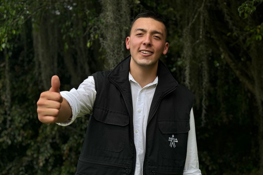 Pasión por el agro y disciplina académica, la fórmula de Juan Diego para ganar su pasantía en Francia.