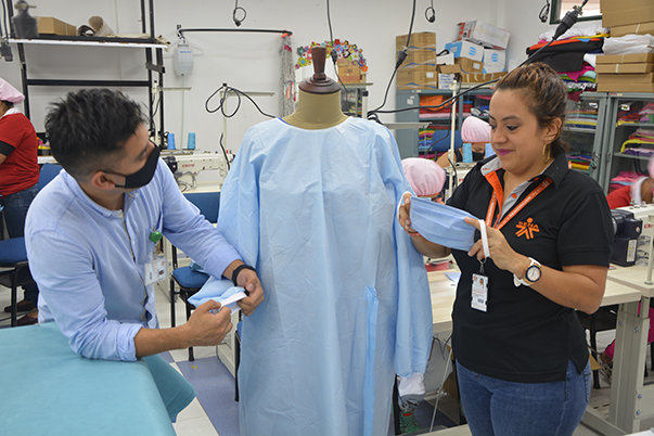  Aprendices del SENA fabrican 5.520 tapabocas para el sector salud 