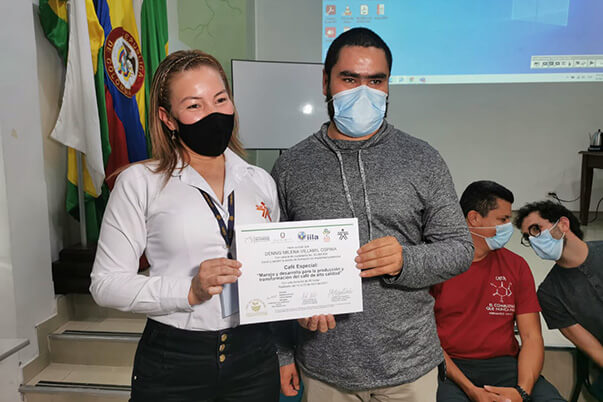 Los instructores del SENA recibieron su certificación
