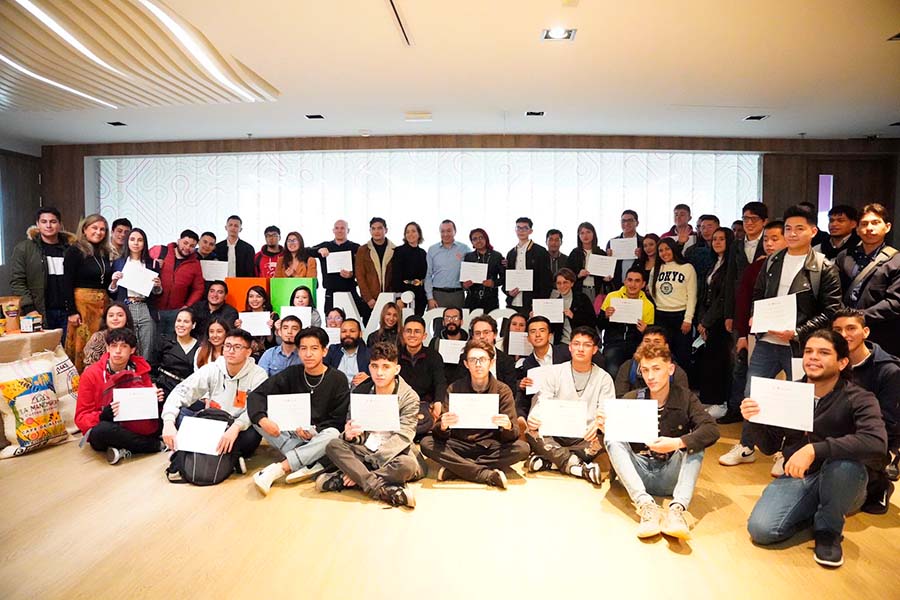 Imagen sobre los 262 aprendices que el SENA y microsoft capacitan para el sector TIC