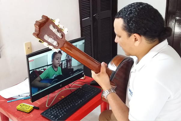 Enseñando a hacer música con herramientas digitales 