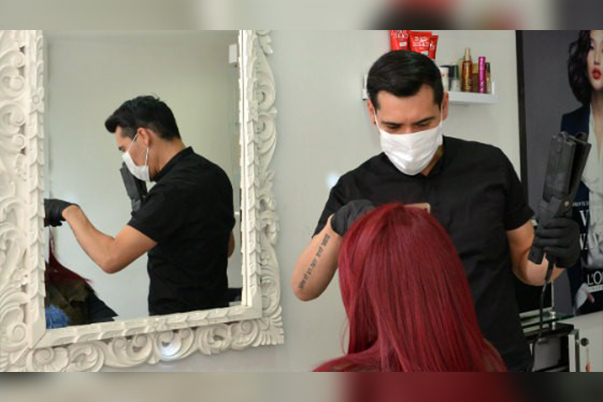 Profesionales de la belleza son capacitados por el SENA en bioseguridad para prevenir el Covid-19