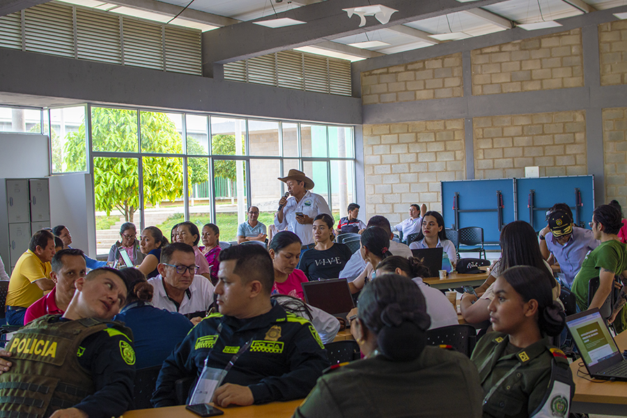 Con la participación de aproximadamente 150 representantes de diversos sectores, se realizaron mesas de trabajo en Paz de Aripor