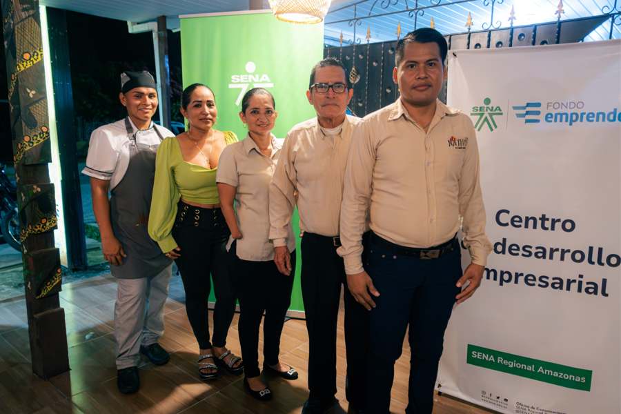 imagen de equipo de personas restaurante Amazonía