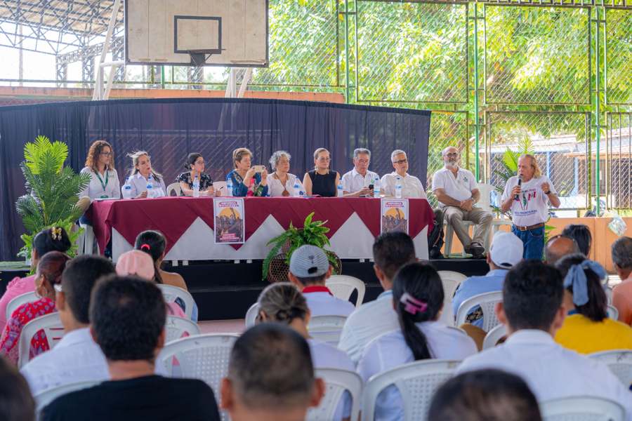 imagen encuentro tuvo lugar en el coliseo Kapax