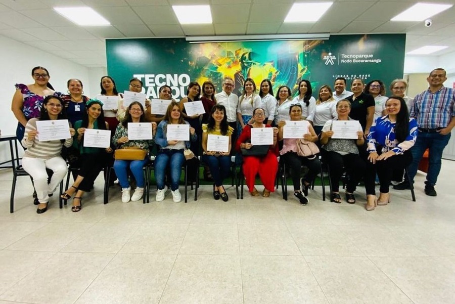Tecnoparque Nodo Bucaramanga fue el escenario para que 16 mujeres, que se estrenan como empresarias, cuenten con las herramienta