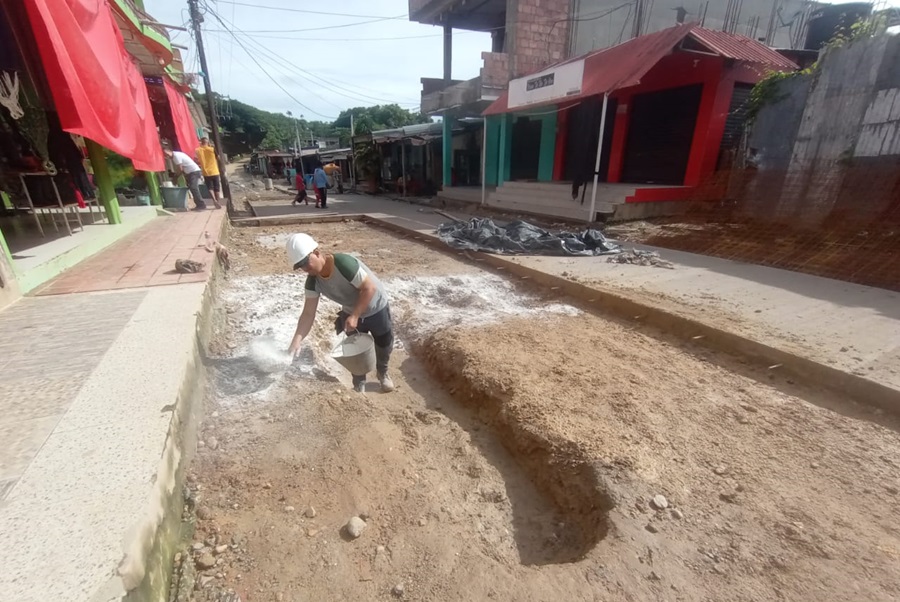 Dieciséis aprendices del Centro de Formación para el Desarrollo Rural y Minero de Norte de Santander ayudaron a mejorar las vías