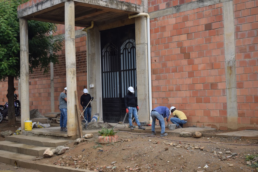 Adecuaciones a la Iglesia Santa María Mazzarello. Soldados, aprendices SENA, estuvieron a cargo de la obra. 