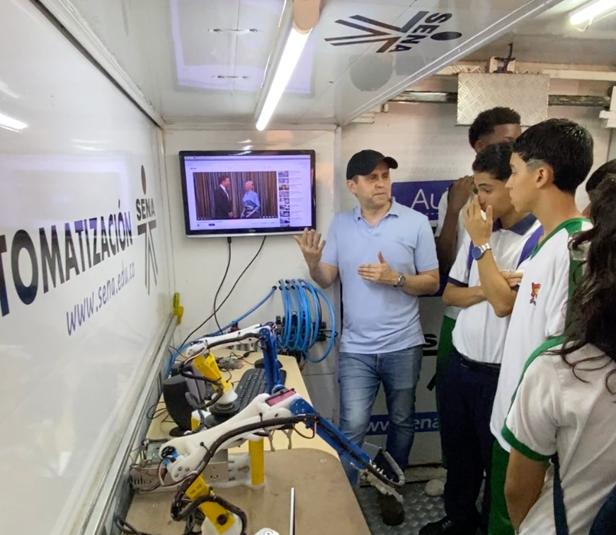 imagen Estudiantes de La Dorada se aproximan a las tecnologías 4.0