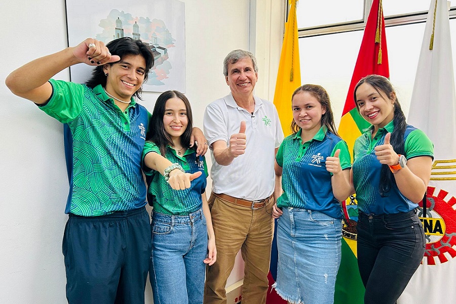 Cuatro aprendices partieron en una misión académica hacia la impresionante ciudad de los Emirato Árabes gracias al convenio entr