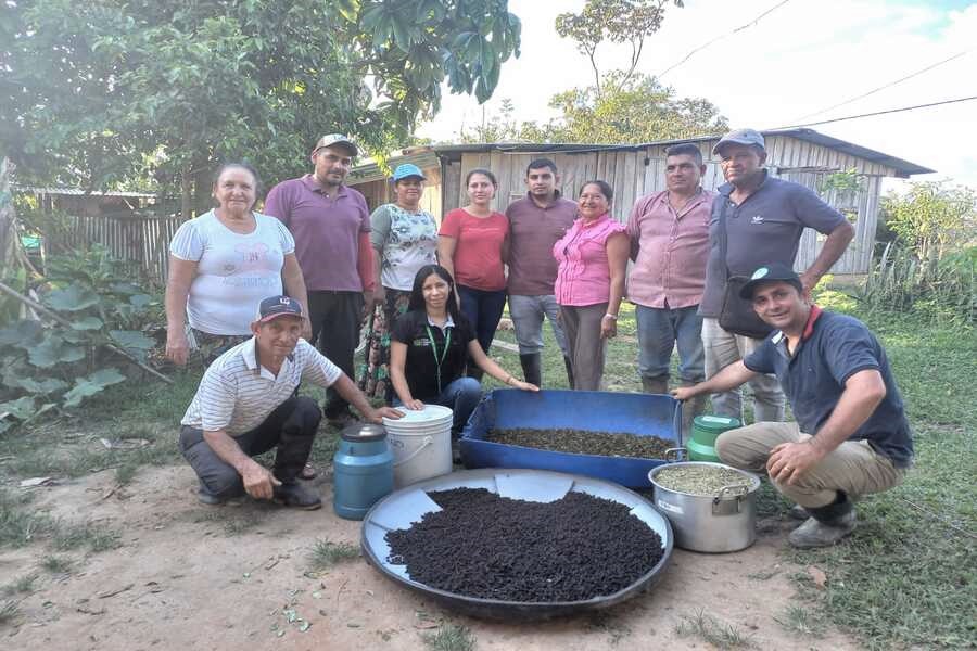 Algunos de los productores rurales que se forman en la preparación de alimentos pecuarios.