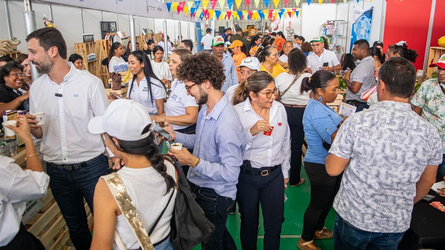 Al encuentro asistieron aproximadamente 900 personas en las instalaciones del Coliseo Mayor de la ciudad de Santa Marta.