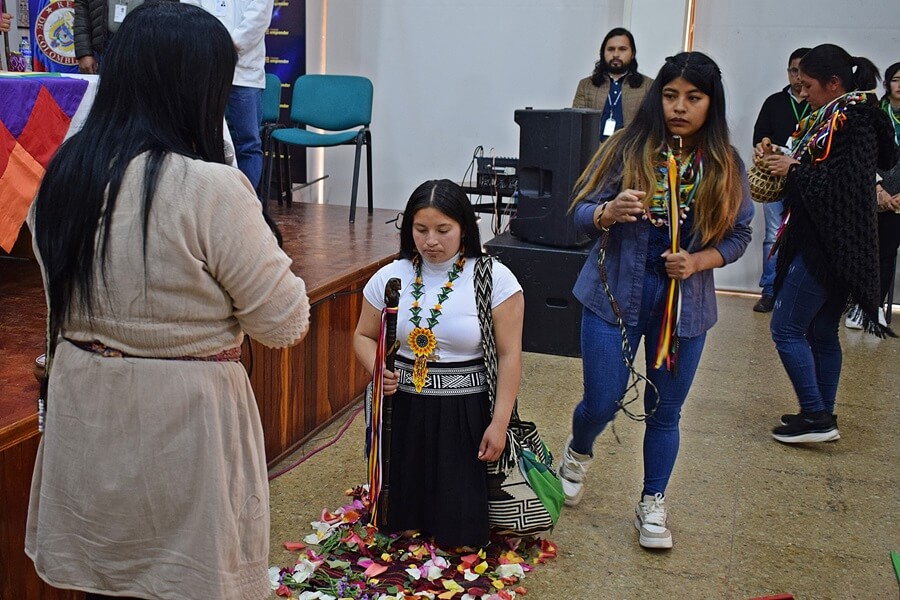 En presencia de líderes y lideresas de los pueblos Inga, Pasto, Quillasinga y Kamsá, se realizó la posesión de la aprendiz, Nayi