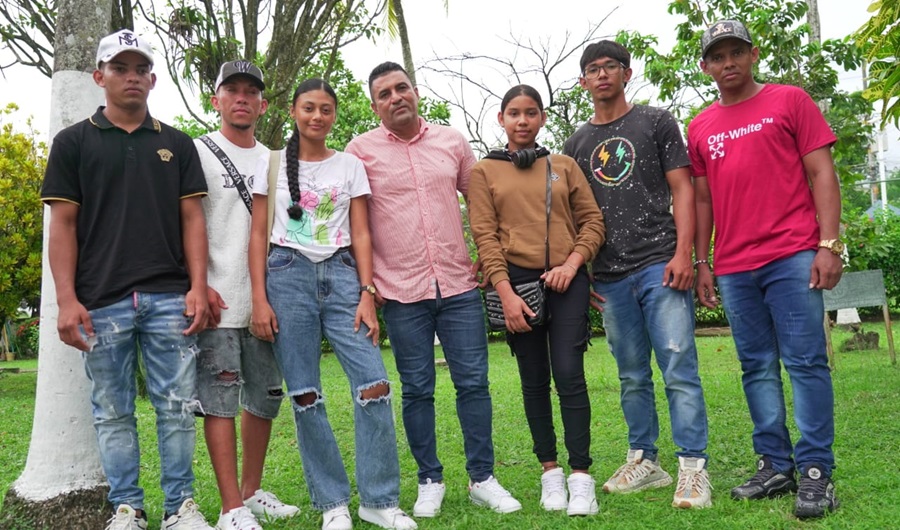 Este grupo de jóvenes campesinos recién graduados de bachillerato de los municipios de Apartadó, San José de Urabá, Necoclí, Arb