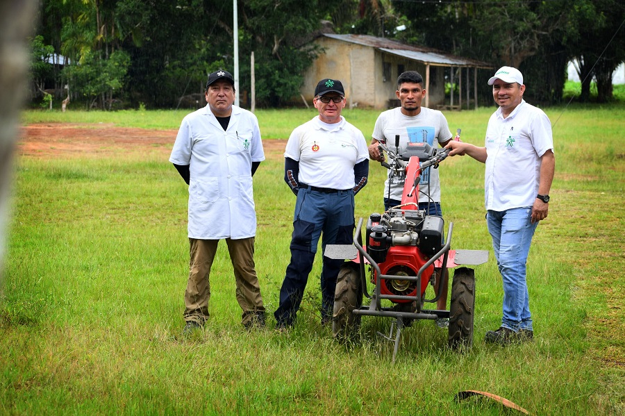 Instructores del SENA Guainía capacitan200624