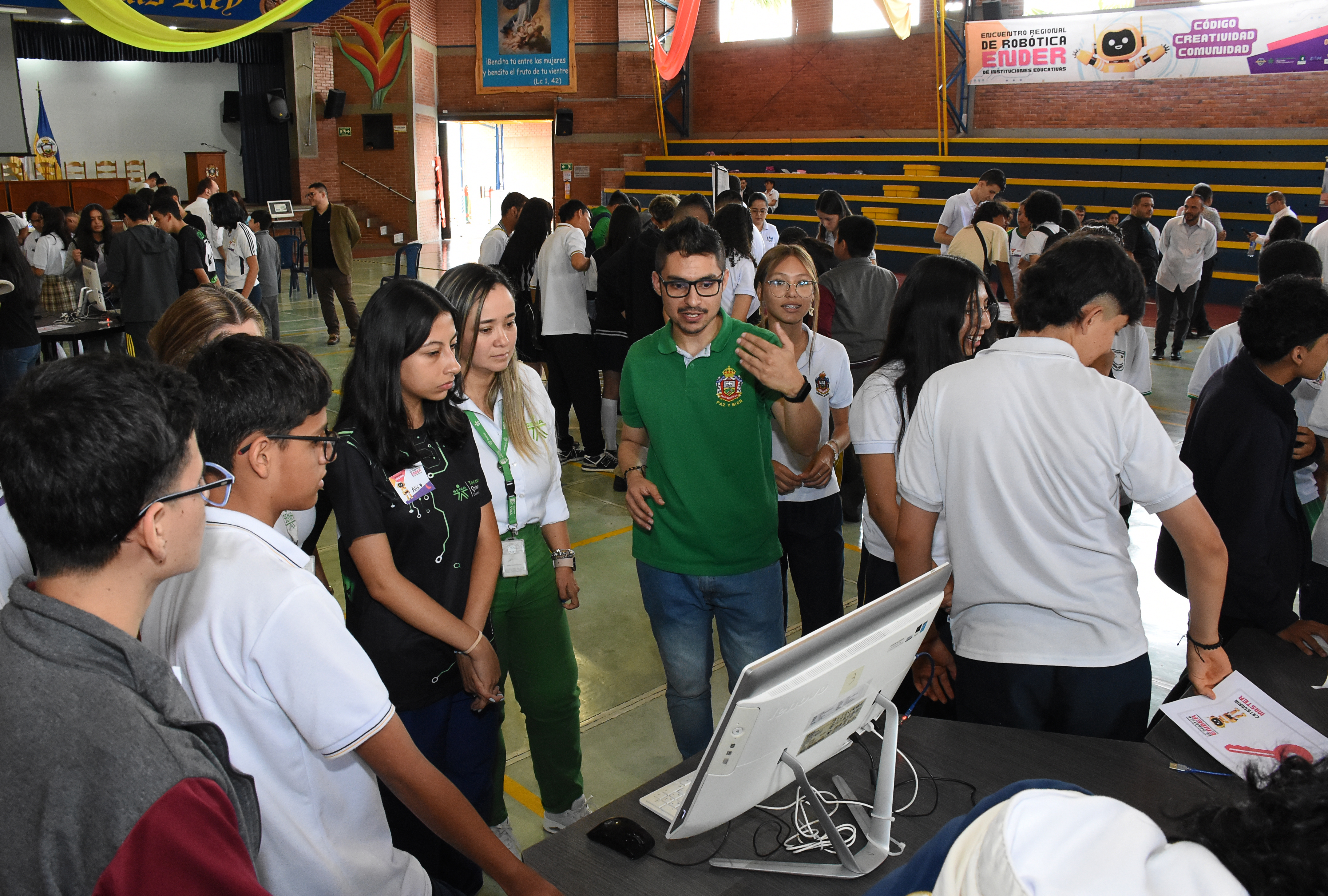 Aprendices y visitantes fortalecieron sus conocimientos en torno a la educación robótica.