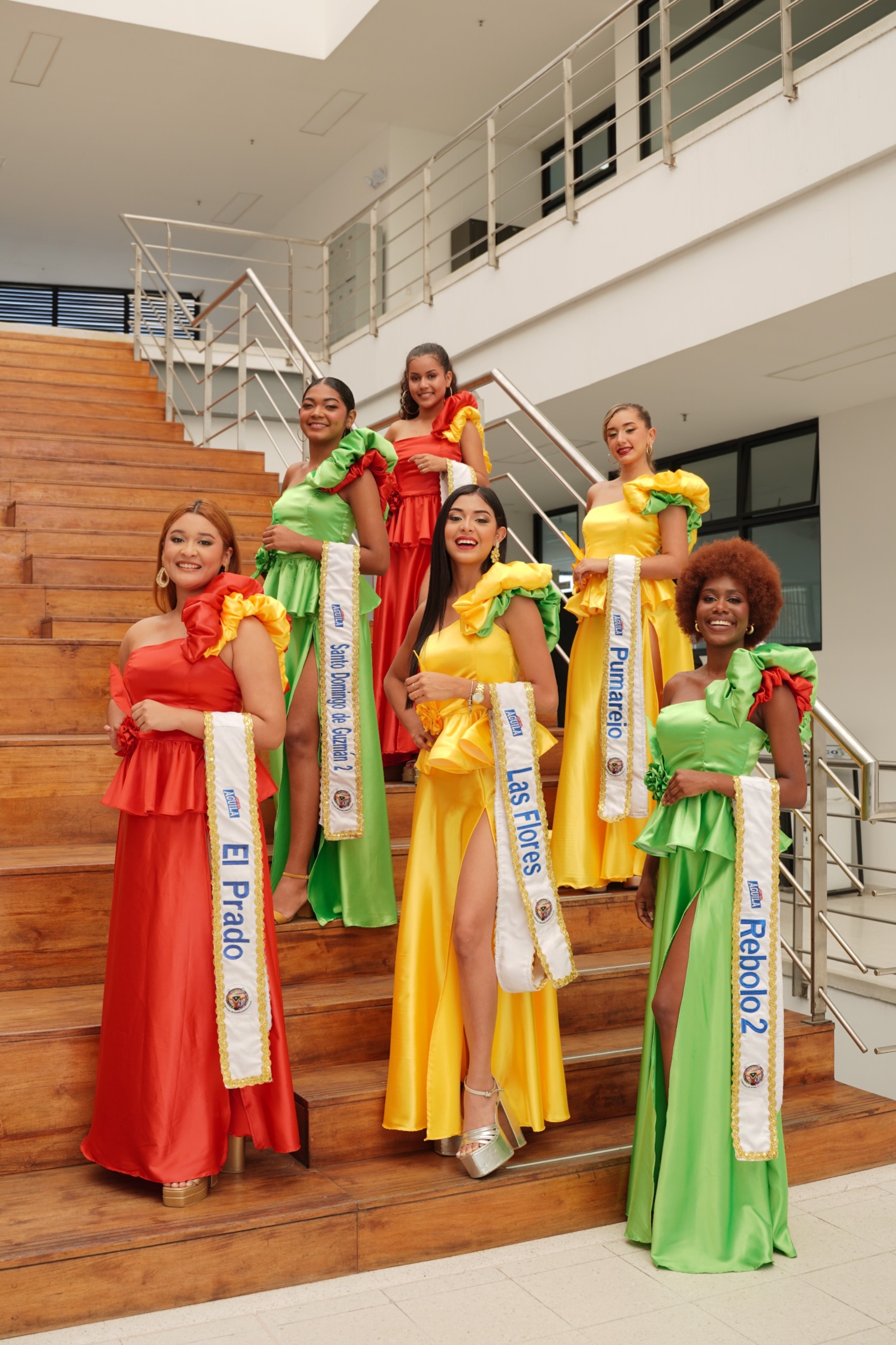 Candidatas al Reinado Popular del Carnaval reciben vestuarios diseñado y confeccionado por aprendices e instructores SENA Atlánt