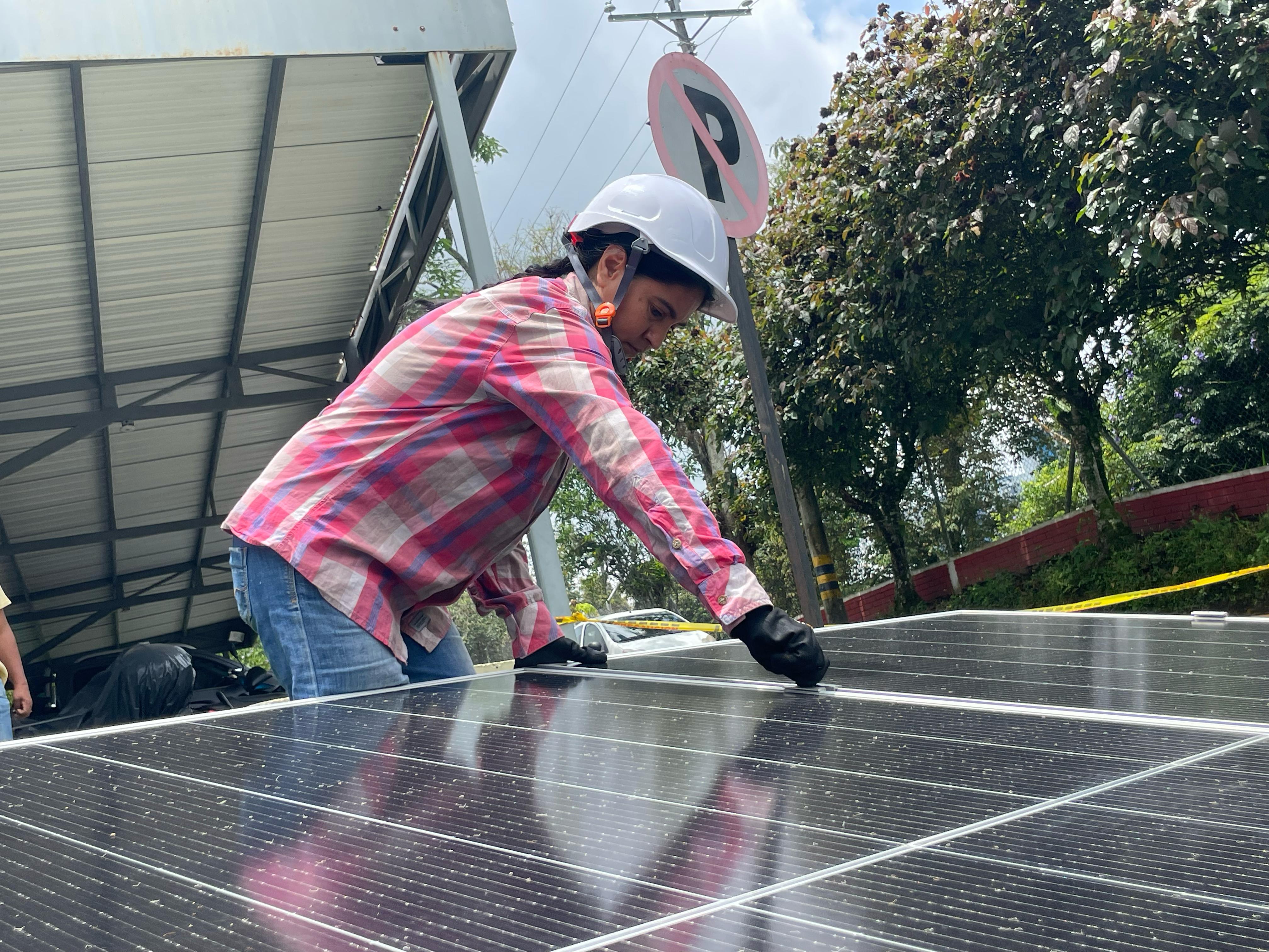 “He decidido hacer este  técnico porque es un reto muy personal. Siento  que las mujeres estamos en la capacidad de enfrenarnos 