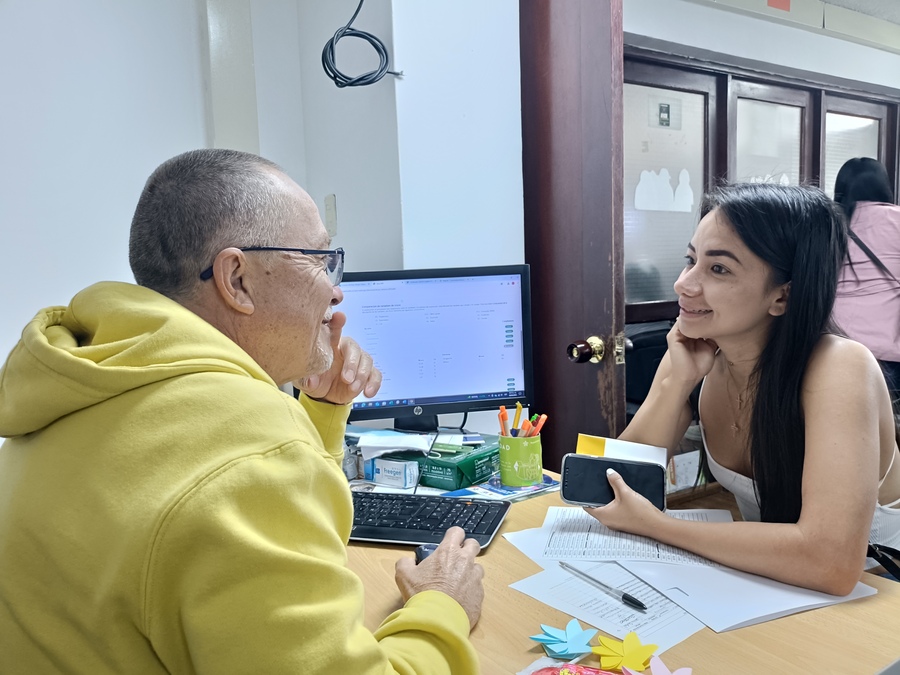 Los asistentes recibieron orientación personalizada durante la jornada de Expo Empleo SENA Mujer 2025.​