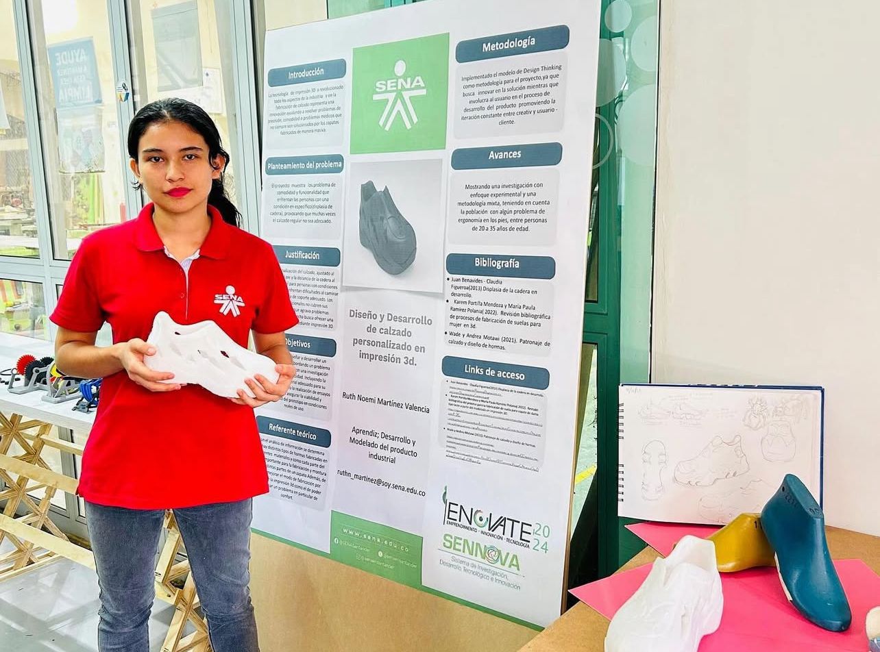 Aprendiz con discapacidad física desarrolló zapato en 3D para mejorar la calidad de su movilidad. 