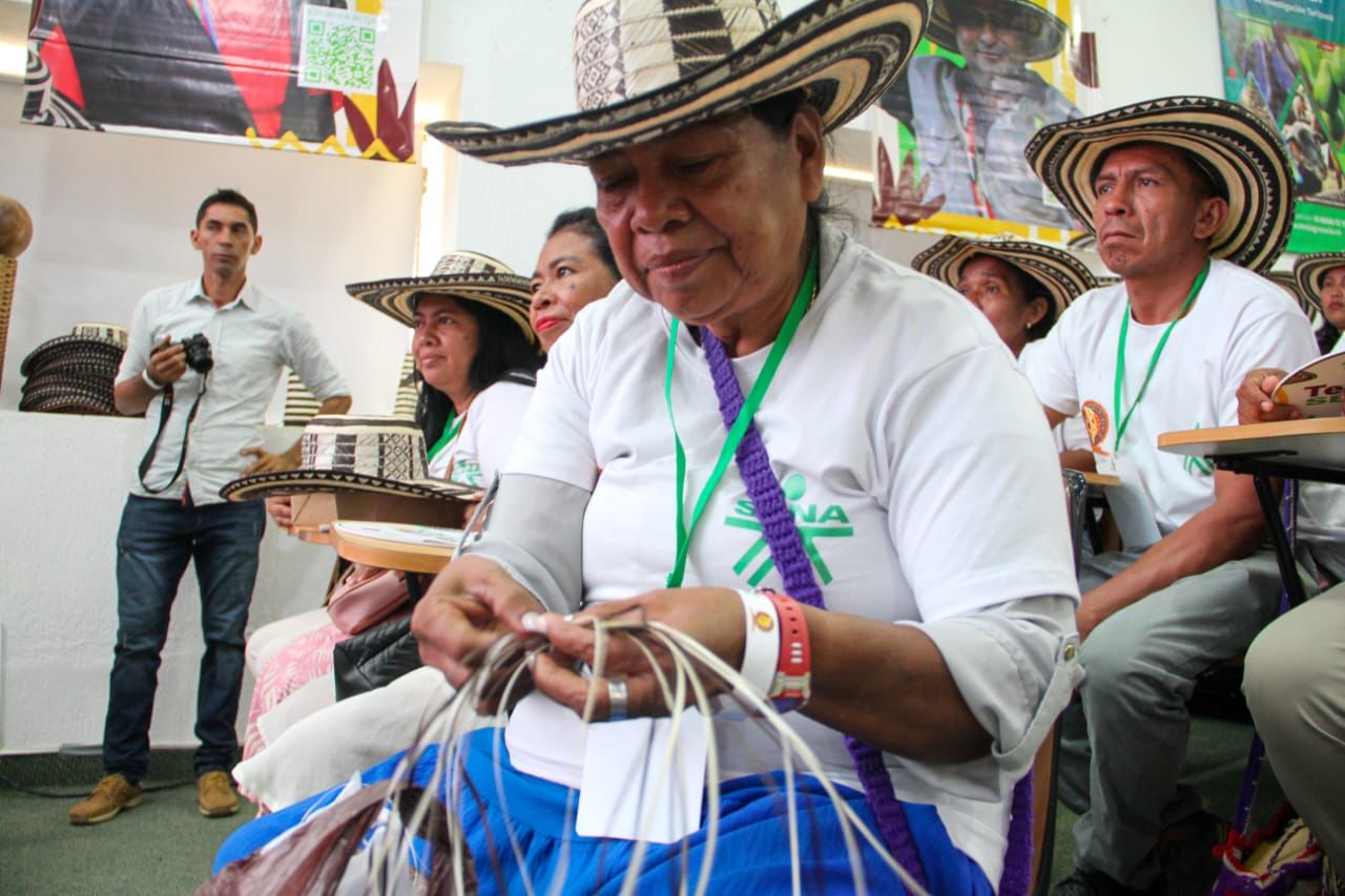 Las mujeres y hombres indígenas demostraron sus saberes ancestrales.  