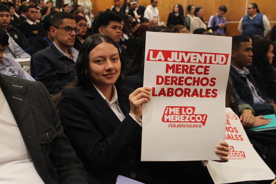 Con la laboralización del contrato de aprendizaje se reconocen los derechos laborales de los aprendices.