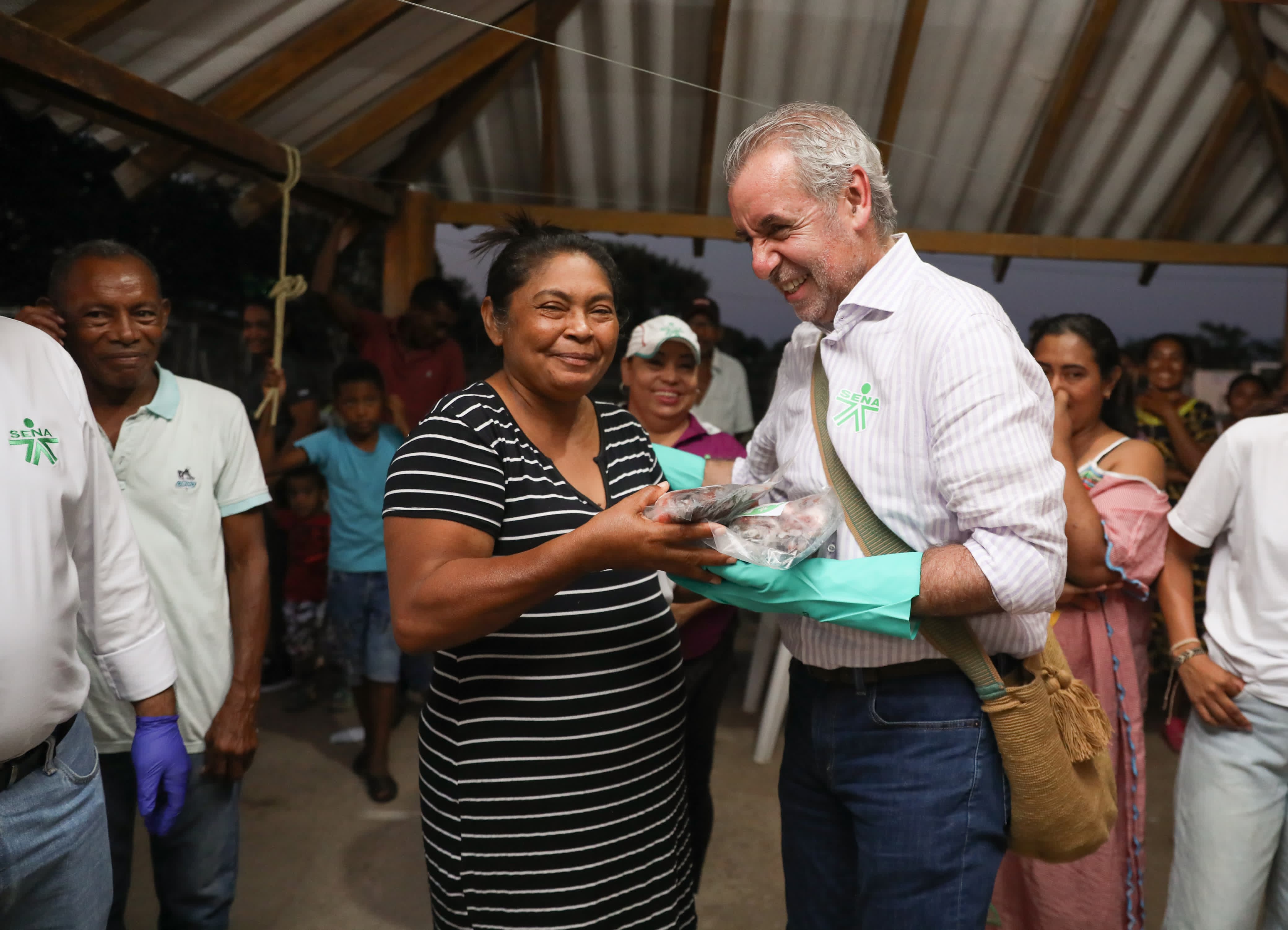 La comunidad indígena se beneficia con la producción de pescado del centro de formación SENA ubicado en Fonseca, La Guajira.​