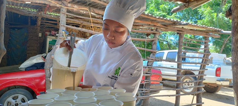 Con la SENAHarina, la entidad preferida por los colombianos contribuye a combatir la desnutrición infantil en La Guajira.​