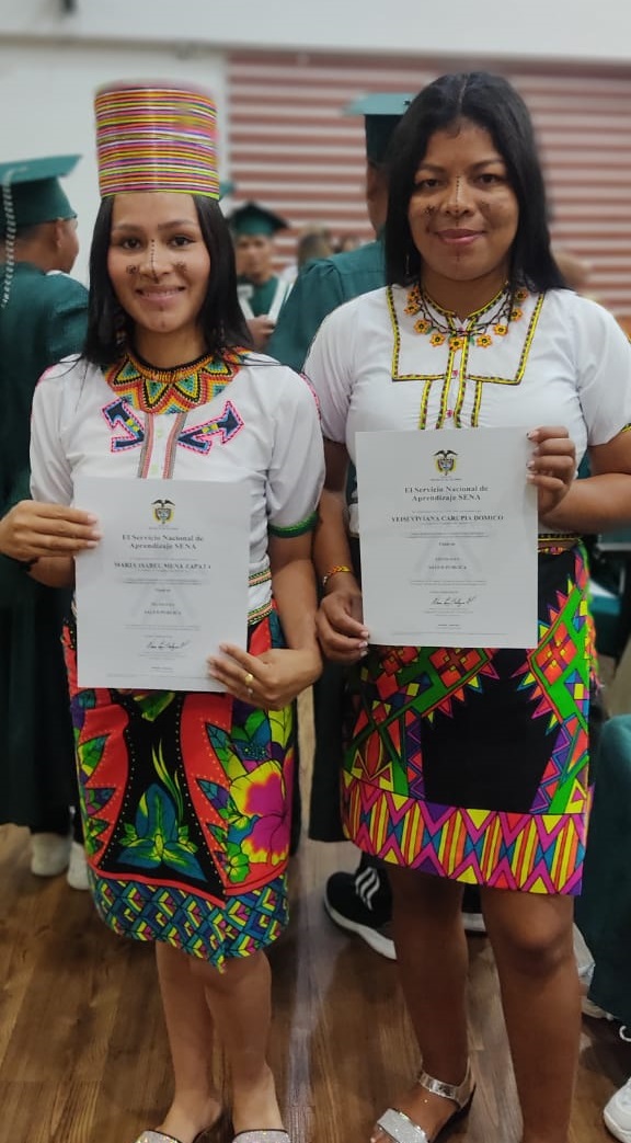 os jóvenes indígenas graduadas, quienes llevan esperanza, progreso e inclusión a su comunidad. 