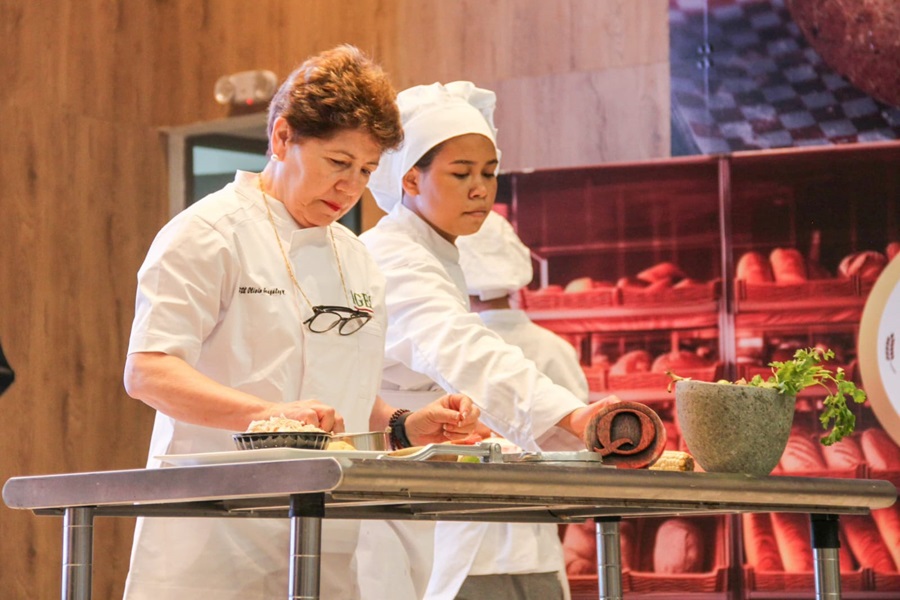 Olivia Graciela Gonzalez Mendoza (México), panelista y jurado "El SENA cocina"