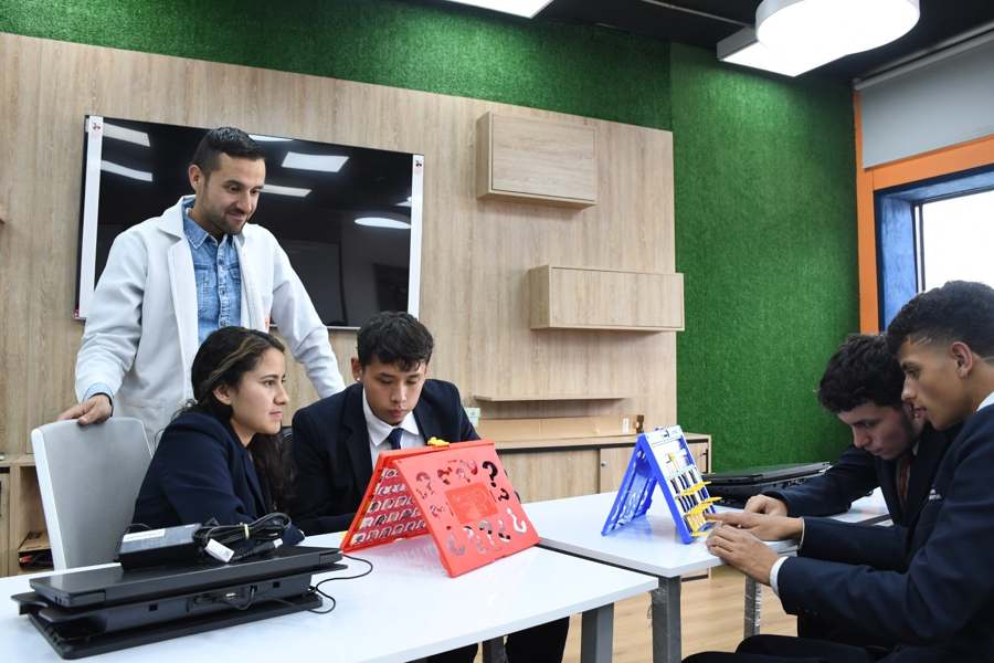 imagen oferta presencial y a distancia, aprendices