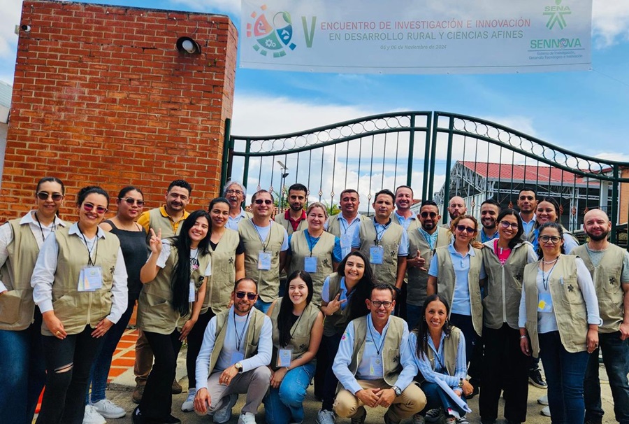 Equipo organizador y participantes piezas fundamentales del éxito del evento.