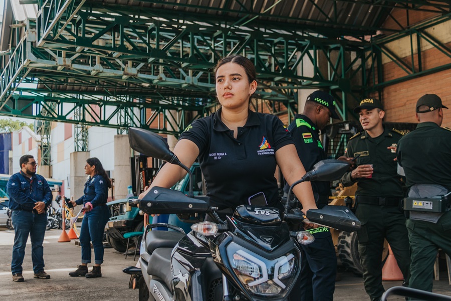 Aprendices participaron masivamente en jornada de marcación de motos en el centro de formación.  