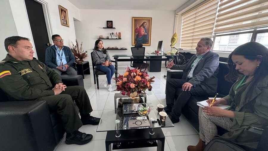 Las oportunidades de formación favorecen a los policías en servicio, sus familias y a las personas afectadas por el conflicto ar