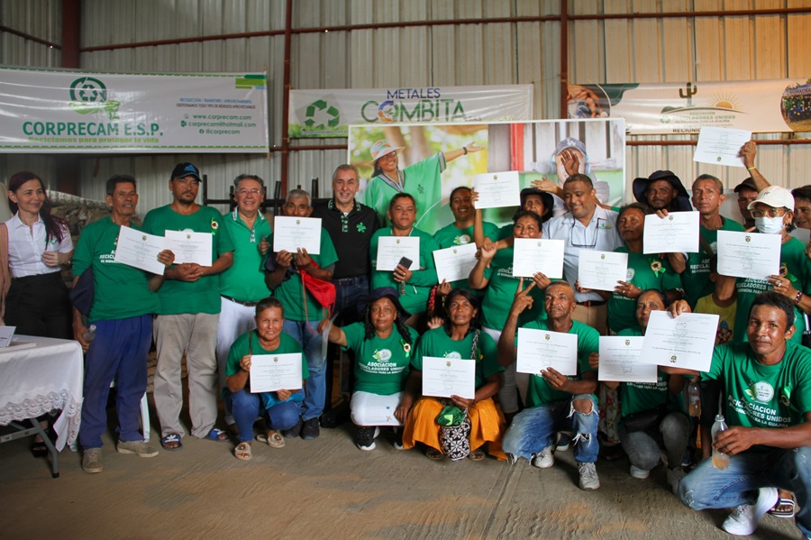En un acto, encabezado por el director general del SENA, Jorge Eduardo Londoño Ulloa, los guardianes del ambiente recibieron con